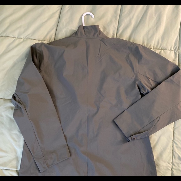 REI rain Jacket - New Women’s M - Goretex - Picture 3 of 7